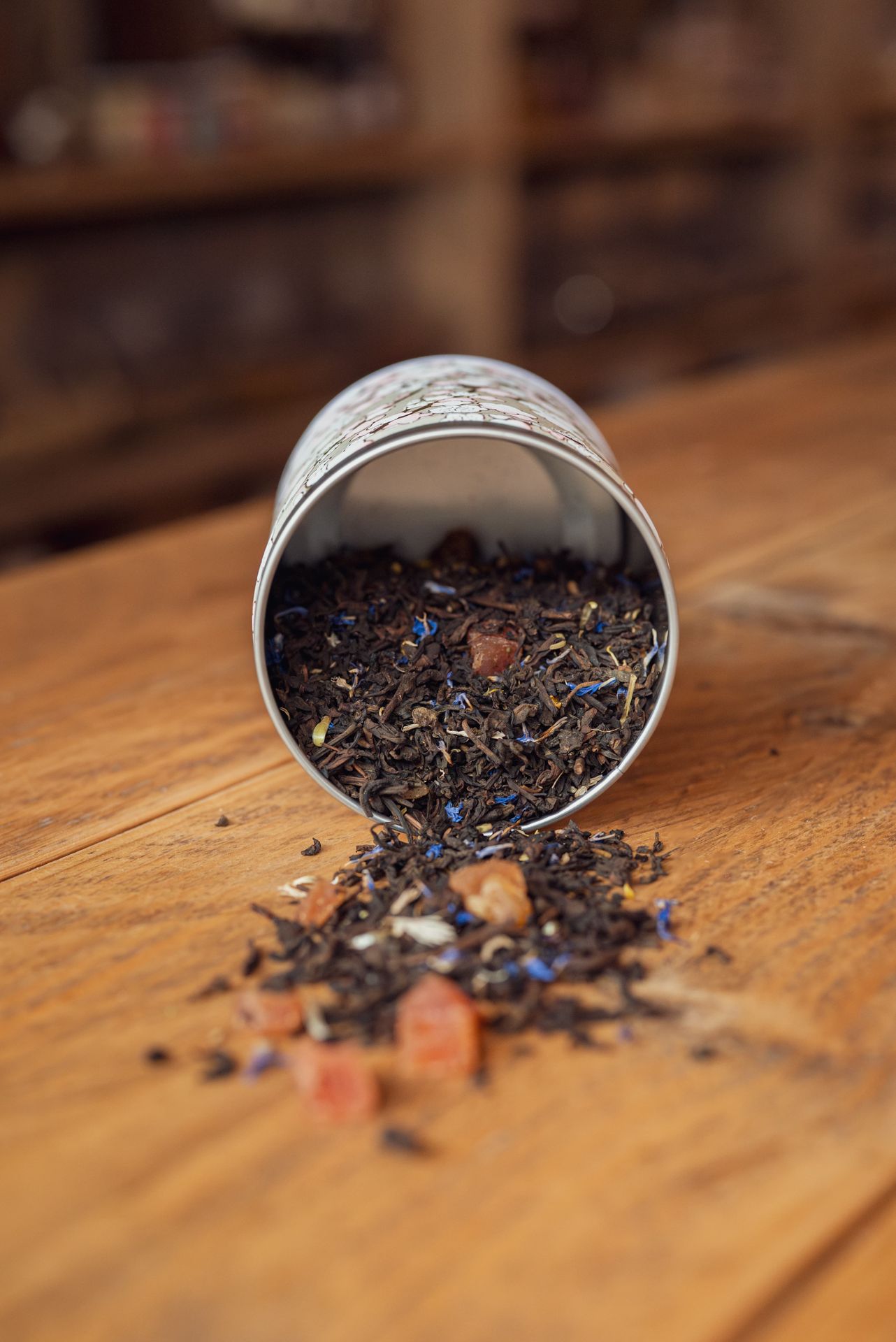 pu erh mangue passion dans boite à thé illustrée