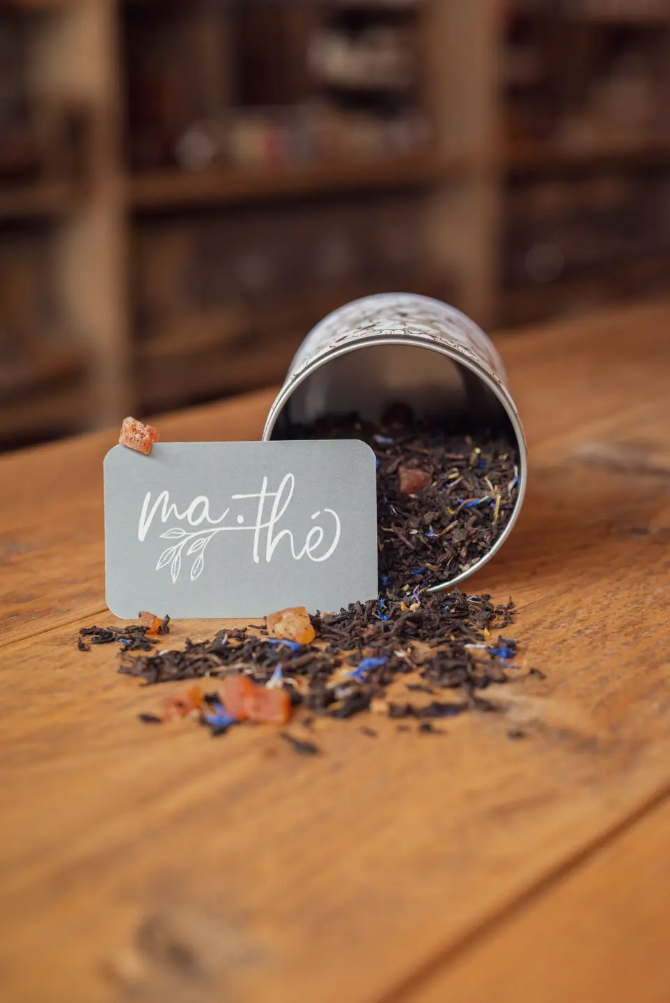 boite à thé avec du thé noir et la carte ma.thé